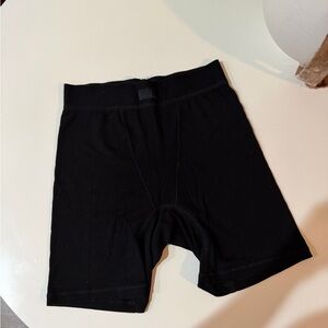 SKIMS BLACK LOUNGE SHORTS
